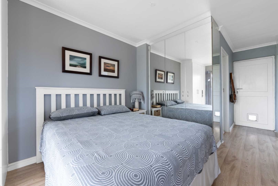 1 Bedroom Property for Sale in Vredehoek Western Cape